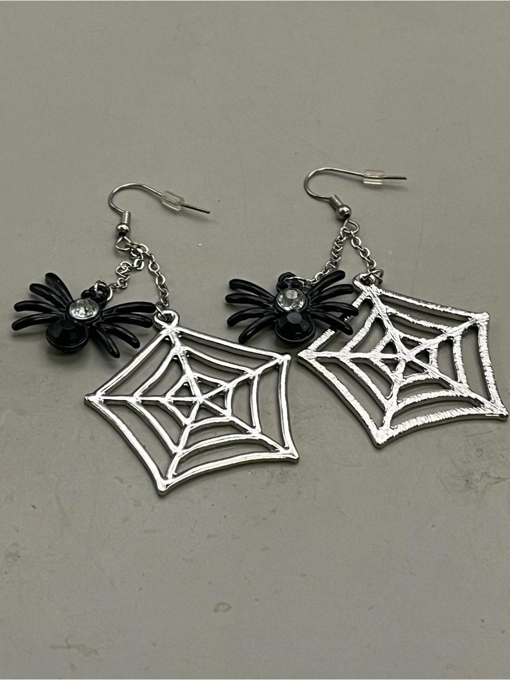 Silver Tone Spider Web Halloween Dangle Earrings Black Crystal Spider Spooky